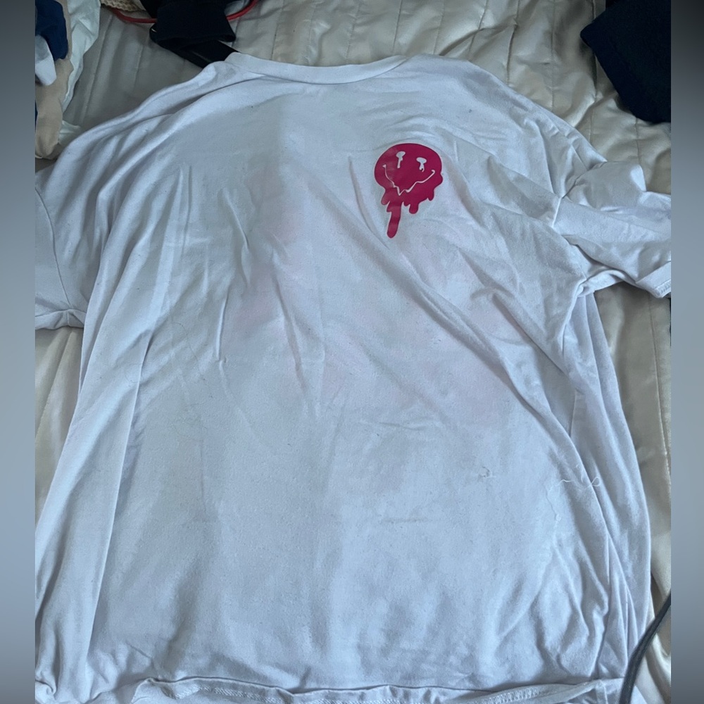 white tshirt